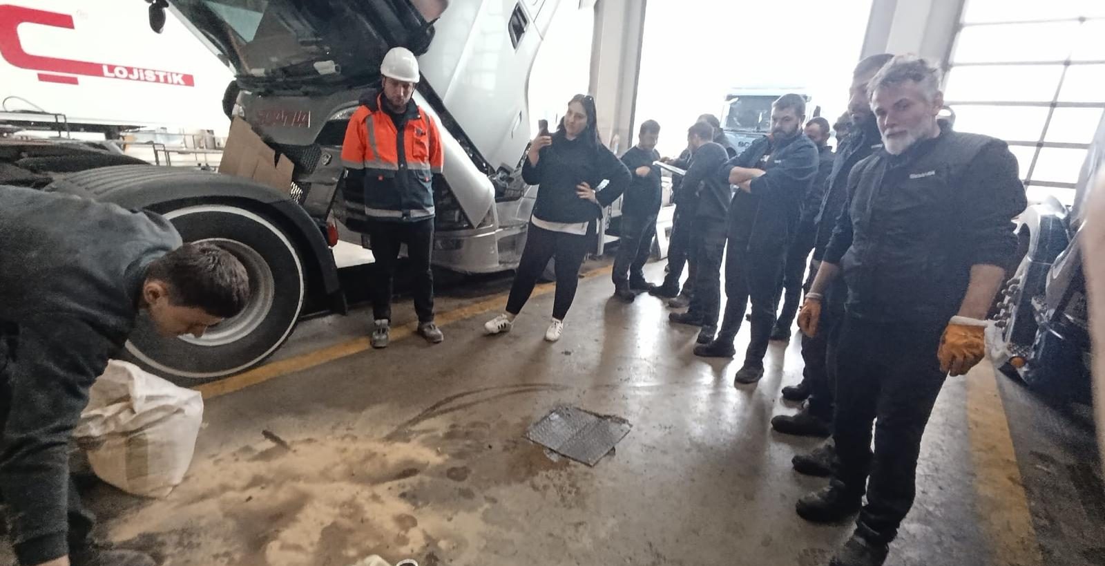 Ağır vasıta servis atölyesinde çalışanlara iş güvenliği eğitimi — Samsun Deha OSGB